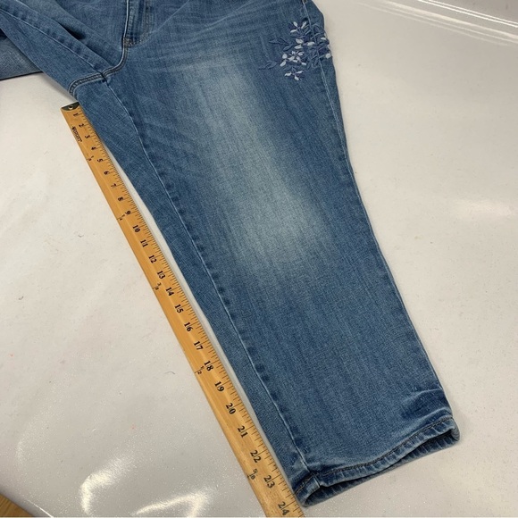 Talbots Flawless Jeans Woman 22W Girlfriend Embroidery Floral Pockets Casual - Picture 9 of 12